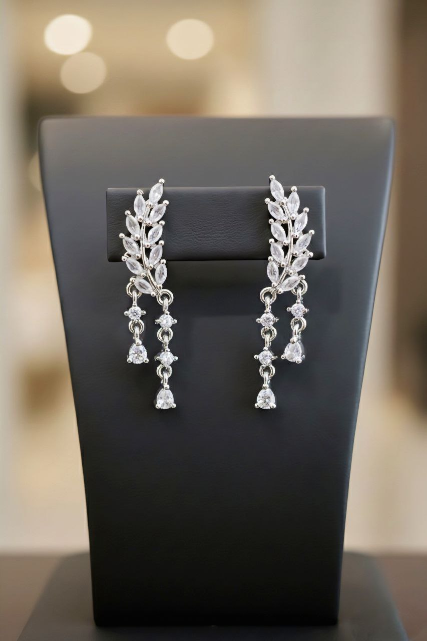 Sparkling Laurel Drops Earrings